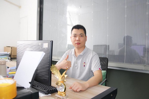 華邦瀛生產(chǎn)部主管顧朗 華邦瀛生產(chǎn)部主管顧朗