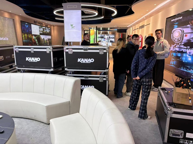 法國客戶組團到華邦瀛學習LED顯示屏維修的真實經歷