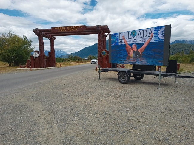 華邦瀛阿根廷項目案例：P3.91戶外租賃屏裝在拖車上，8㎡輕松應對游泳賽事